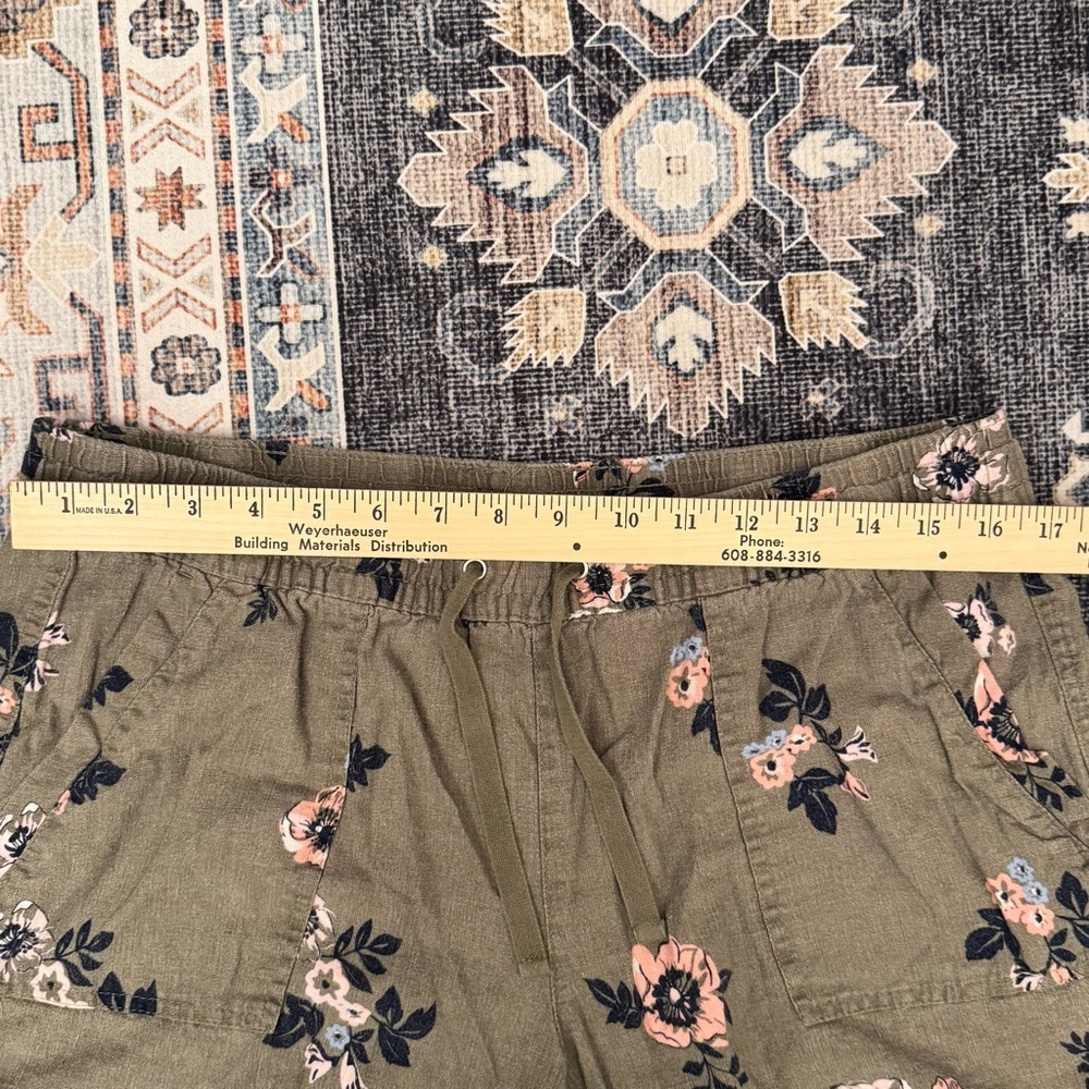 Nautical Women’s Olive Green Floral Linen Blend Shorts With Pockets Size Large - Picture 9 of 10